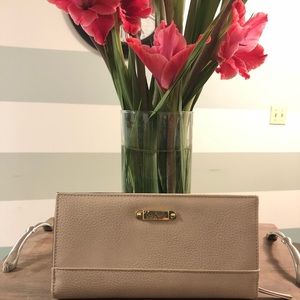 Super cute wallet (NWOT)